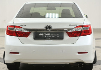 Подержанный автомобиль Toyota Camry Sedan 2014 года (3 фото)