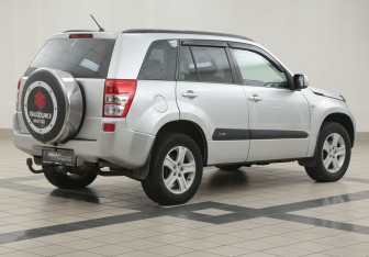 Подержанный автомобиль Suzuki Grand Vitara 2006 года (4 фото)