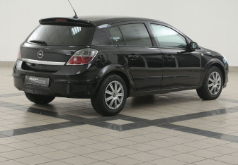 Подержанный автомобиль Opel Astra Hatchback 2008 года (4 фото)