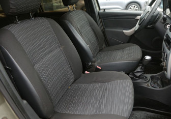 Подержанный автомобиль Renault Logan Sedan 2011 года (10 фото)