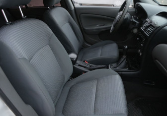 Подержанный автомобиль Nissan Almera Classic 2012 года (10 фото)