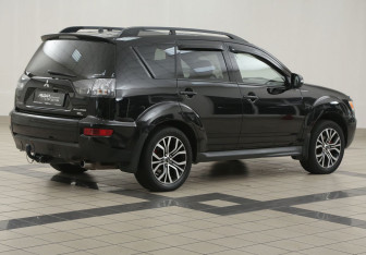 Подержанный автомобиль Mitsubishi Outlander 2011 года (4 фото)