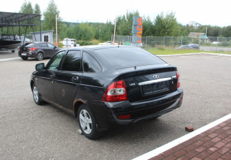 Подержанный автомобиль LADA (ВАЗ) Priora Hatchback 2011 года (5 фото)