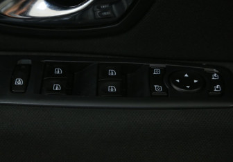 Подержанный автомобиль Renault Fluence 2013 года (17 фото)