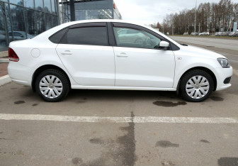 Подержанный автомобиль Volkswagen Polo Sedan 2013 года (7 фото)
