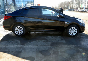 Подержанный автомобиль Hyundai Solaris Sedan 2013 года (7 фото)