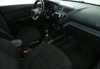 Подержанный автомобиль Kia Rio Sedan 2012 года (9 фото)