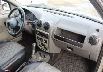 Подержанный автомобиль Renault Logan Sedan 2008 года (12 фото)