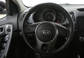 Подержанный автомобиль Kia Cerato Sedan 2011 года (11 фото)