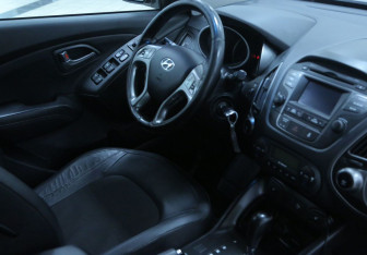 Подержанный автомобиль Hyundai ix35 2014 года (6 фото)
