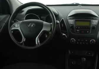 Подержанный автомобиль Hyundai ix35 2015 года (14 фото)