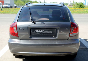 Подержанный автомобиль Kia Rio Wagon 2004 года (5 фото)
