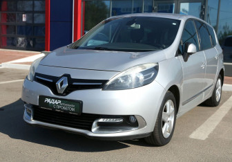 Подержанный автомобиль Renault Scenic 2015 года (3 фото)