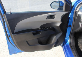 Подержанный автомобиль Chevrolet Aveo Sedan 2012 года (9 фото)