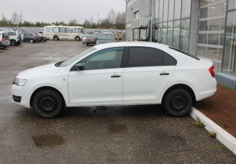 Подержанный автомобиль Skoda Rapid Liftback 2015 года (4 фото)