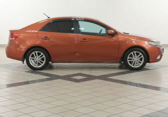 Подержанный автомобиль Kia Cerato Sedan 2010 года (5 фото)