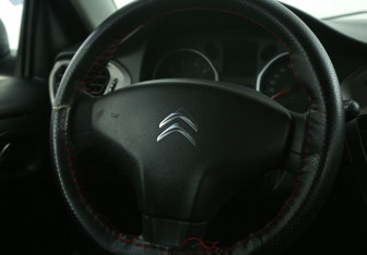 Подержанный автомобиль Citroen C-Elysee 2013 года (16 фото)
