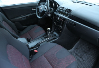 Подержанный автомобиль Mazda 3 Sedan 2006 года (9 фото)
