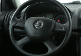 Подержанный автомобиль Skoda Fabia Hatchback 2013 года (16 фото)