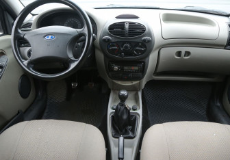 Подержанный автомобиль LADA (ВАЗ) Kalina Wagon 2011 года (12 фото)