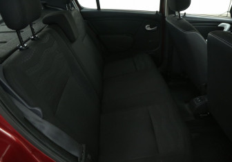 Подержанный автомобиль Renault Sandero 2013 года (11 фото)