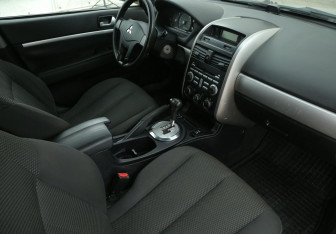Подержанный автомобиль Mitsubishi Galant Sedan 2006 года (9 фото)