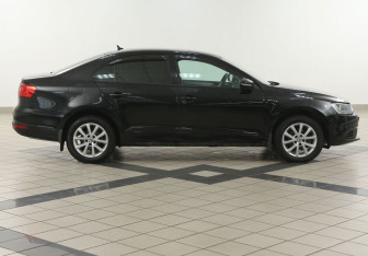 Подержанный автомобиль Volkswagen Jetta Sedan 2013 года (5 фото)