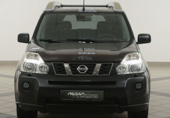 Подержанный автомобиль Nissan X-Trail 2010 года (6 фото)