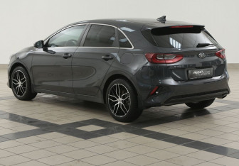 Подержанный автомобиль Kia Ceed Hatchback 2019 года (2 фото)