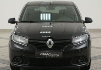 Подержанный автомобиль Renault Sandero 2015 года (6 фото)