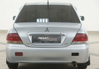 Подержанный автомобиль Mitsubishi Lancer Sedan 2007 года (3 фото)