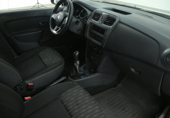 Подержанный автомобиль Renault Logan Sedan 2019 года (9 фото)