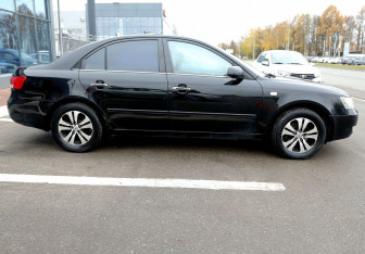 Подержанный автомобиль Hyundai Sonata 2007 года (7 фото)