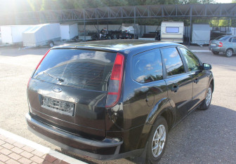 Подержанный автомобиль Ford Focus Wagon 2006 года (7 фото)
