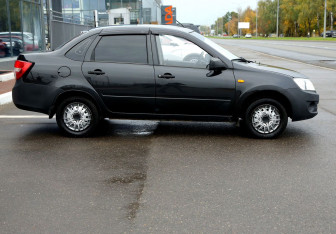 Подержанный автомобиль LADA (ВАЗ) Granta Sedan 2015 года (7 фото)