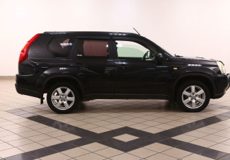 Подержанный автомобиль Nissan X-Trail 2007 года (4 фото)
