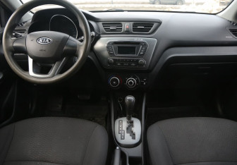 Подержанный автомобиль Kia Rio Sedan 2012 года (12 фото)