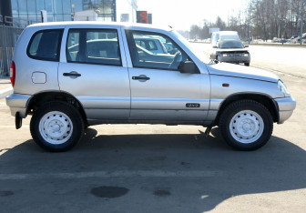 Подержанный автомобиль Chevrolet Niva 2009 года (7 фото)