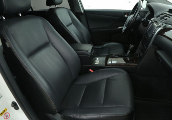 Подержанный автомобиль Toyota Camry Sedan 2015 года (10 фото)