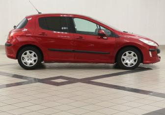 Подержанный автомобиль Peugeot 308 Hatchback 2008 года (5 фото)