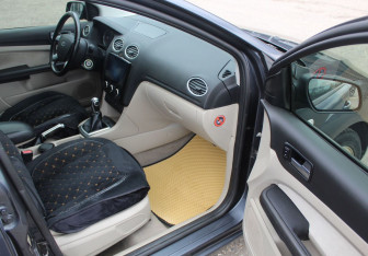 Подержанный автомобиль Ford Focus Wagon 2006 года (9 фото)
