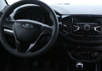 Подержанный автомобиль LADA (ВАЗ) Vesta Sedan 2016 года (14 фото)