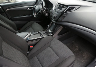 Подержанный автомобиль Hyundai i40 Sedan 2016 года (9 фото)