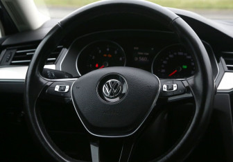 Подержанный автомобиль Volkswagen Passat Sedan 2015 года (33 фото)