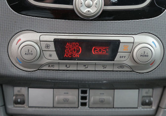 Подержанный автомобиль Ford Focus Sedan 2011 года (18 фото)