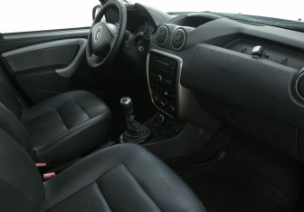 Подержанный автомобиль Renault Duster 2013 года (9 фото)