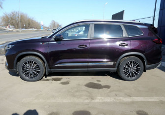 Подержанный автомобиль Chery Tiggo 8 Pro 2021 года (8 фото)