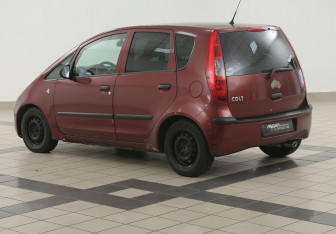 Подержанный автомобиль Mitsubishi Colt Hatchback 2006 года (2 фото)