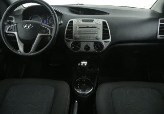 Подержанный автомобиль Hyundai i20 2010 года (12 фото)