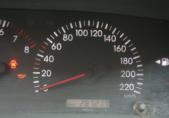 Подержанный автомобиль Toyota Corolla Sedan 2004 года (17 фото)
